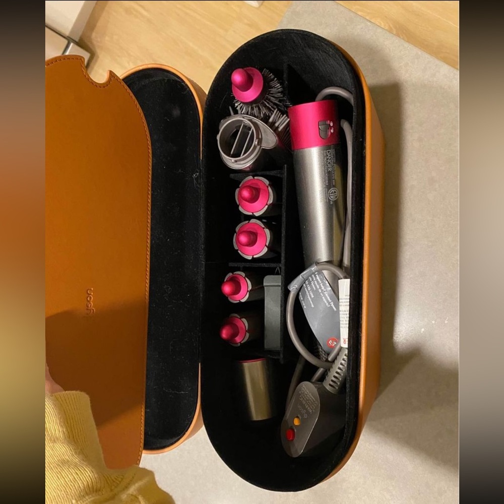 Dyson air wrap set.